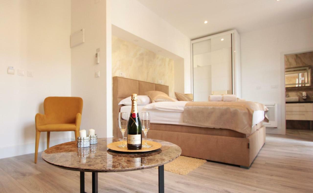 Well Of Life Luxury Rooms Split Exterior foto